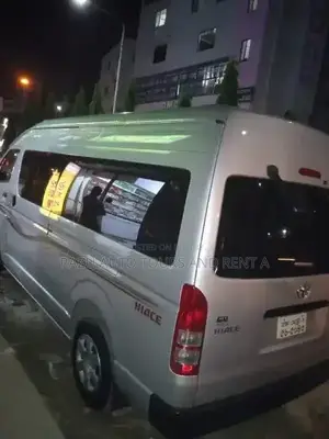 Grand Cabin Hiace for Rent