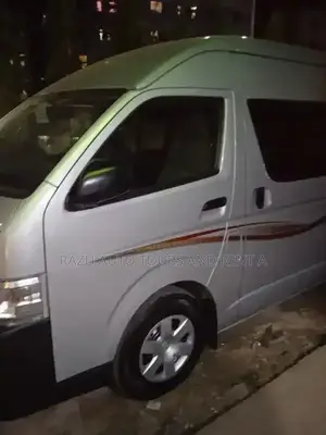 Grand Cabin Hiace for Rent
