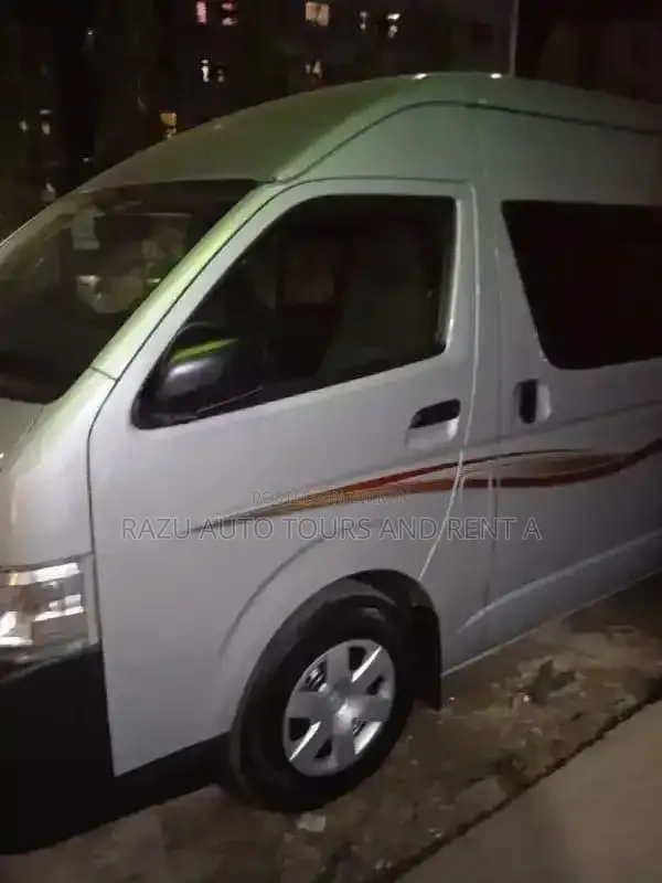 Grand Cabin Hiace for Rent