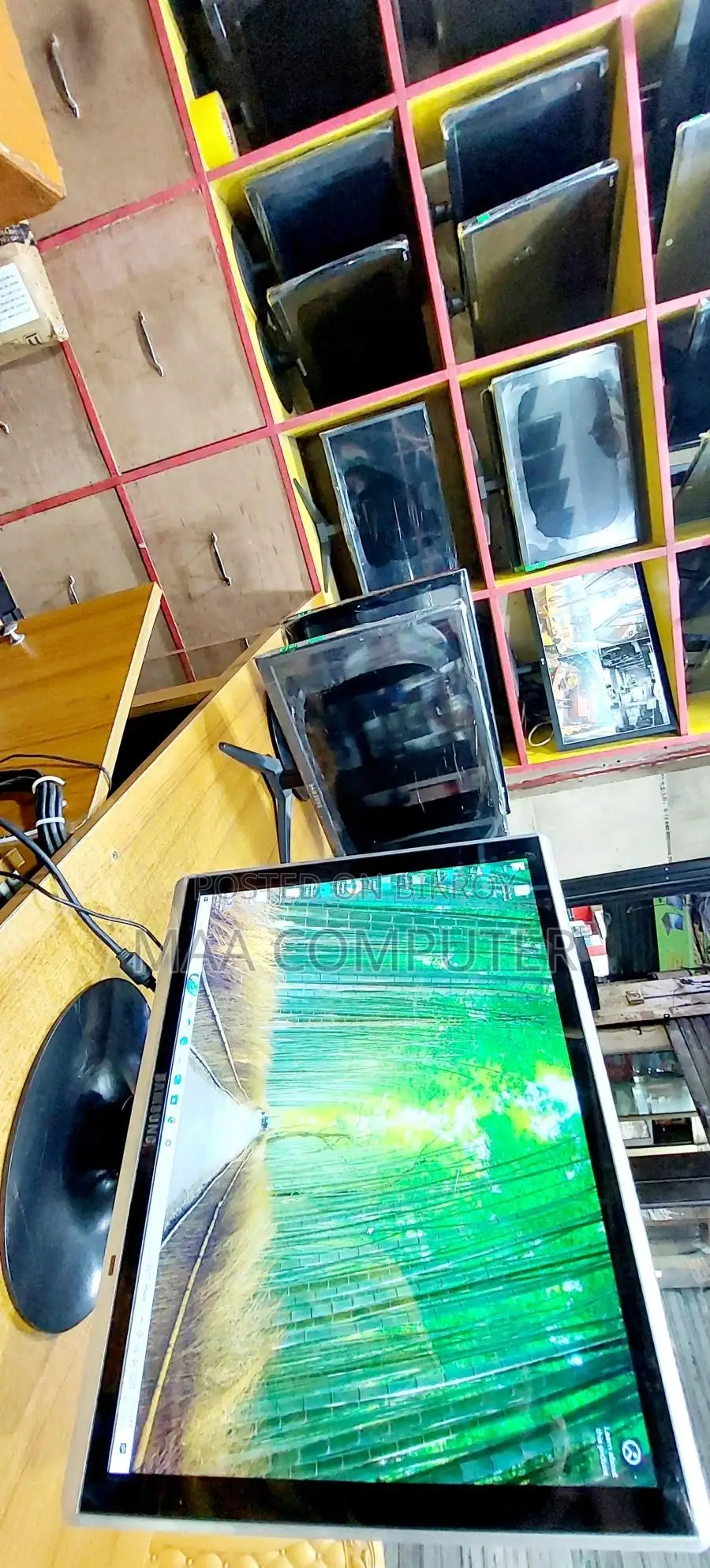 Warranty সহ Samsung Led Monitor ১৮ Inch 100% ফোল ফ্রেশ কন্ডিশন