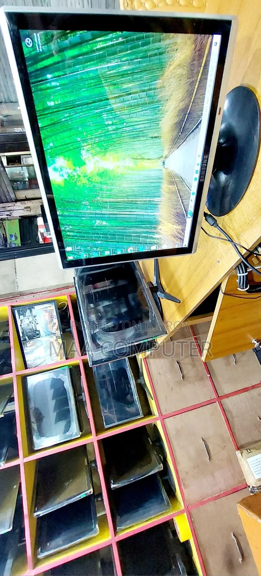 Warranty সহ Samsung Led Monitor ১৮ Inch 100% ফোল ফ্রেশ কন্ডিশন