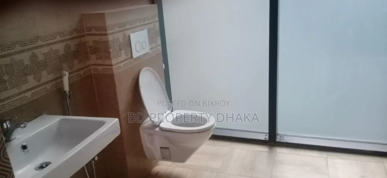 ৬২০০ বর্গফুটের বাণিজ্যিক ওপেন স্পেস ভাড়ার জন্য