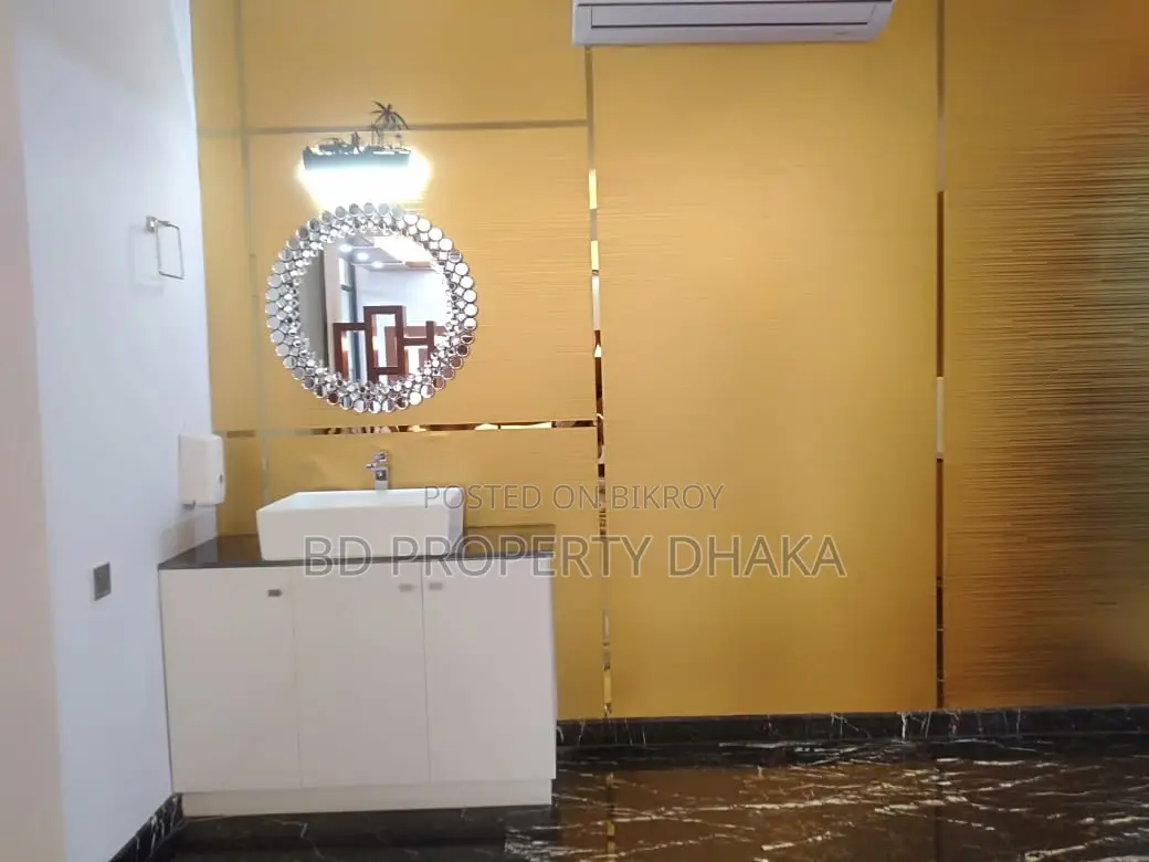 গুলশানে ৩৮০০ বর্গফুটের ৪ বেডরুমের জিম/পুল সুবিধাসহ চমৎকার অ্যাপার্টমেন্ট ভাড়া