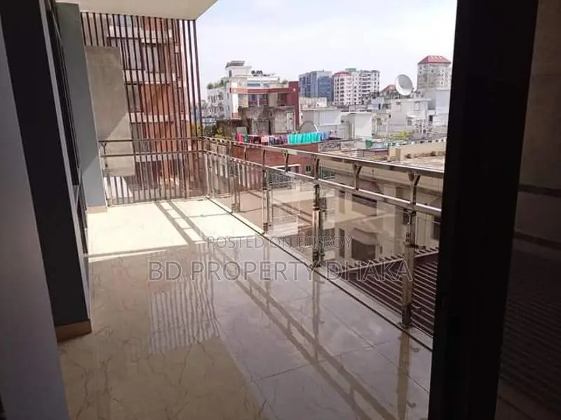 গুলশানে ৩৮০০ বর্গফুটের ৪ বেডরুমের জিম/পুল সুবিধাসহ চমৎকার অ্যাপার্টমেন্ট ভাড়া