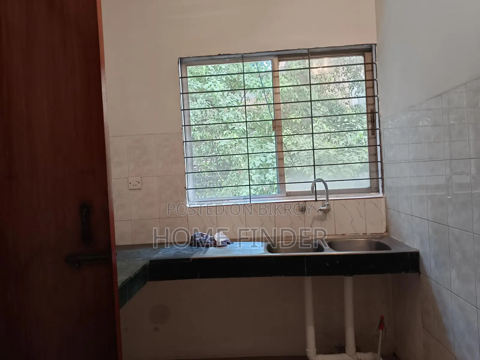 2100 Sqft UN-FURNISHED APARTMENT FOR RENT IN GULSHAN