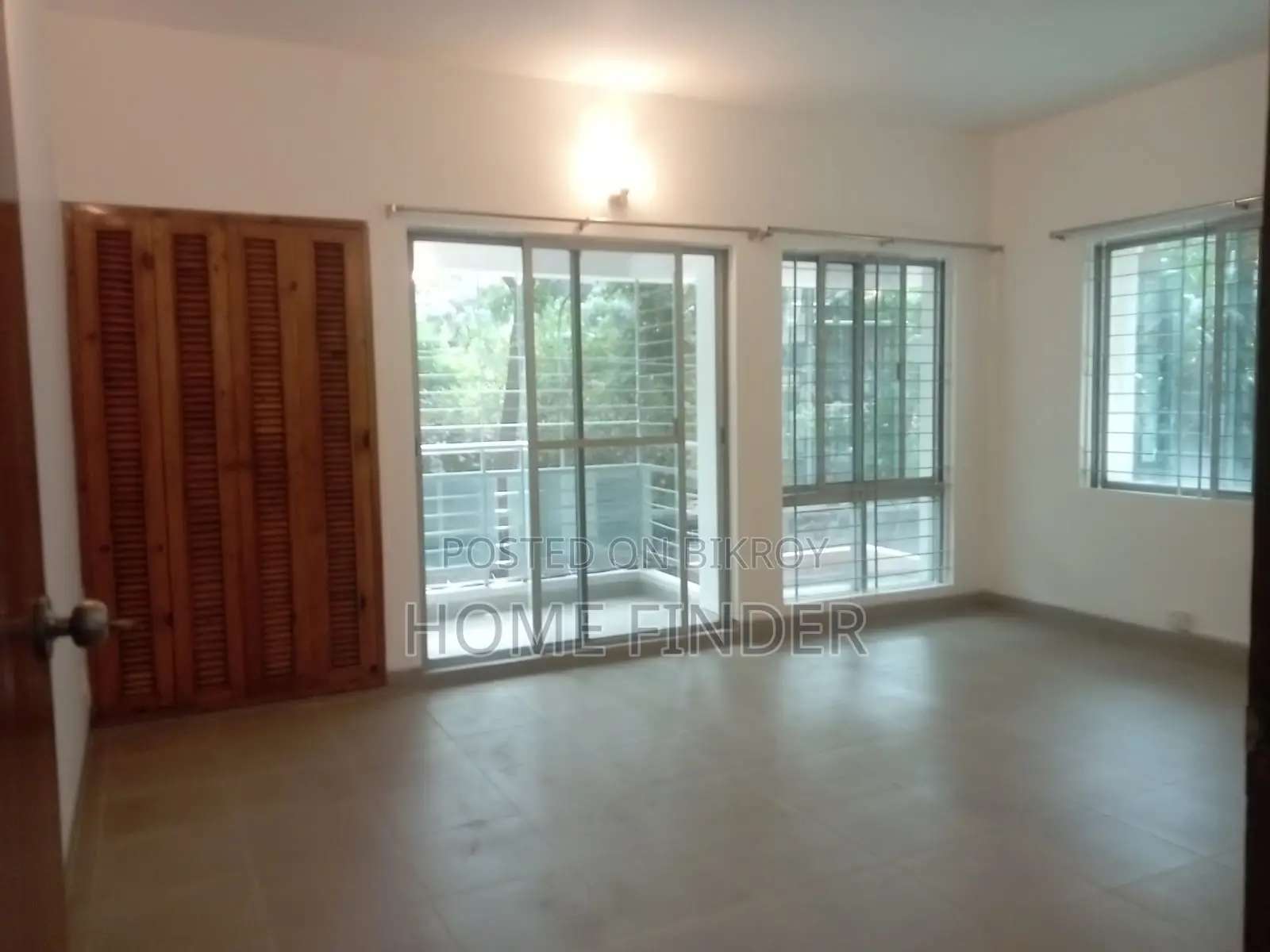 গুলশানে ভাড়ার জন্য ৩ বেডরুমের ২২৫০ বর্গফুটের আনফার্নিশড অ্যাপার্টমেন্ট