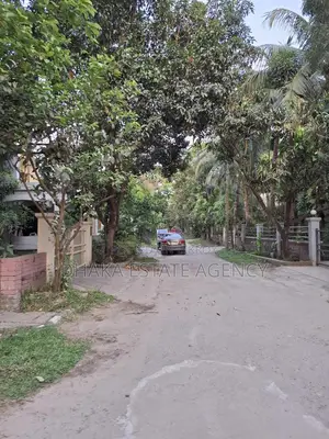 VERY URGENT NIKUNJO=1, 3 KATHA PLOT FOR SALE