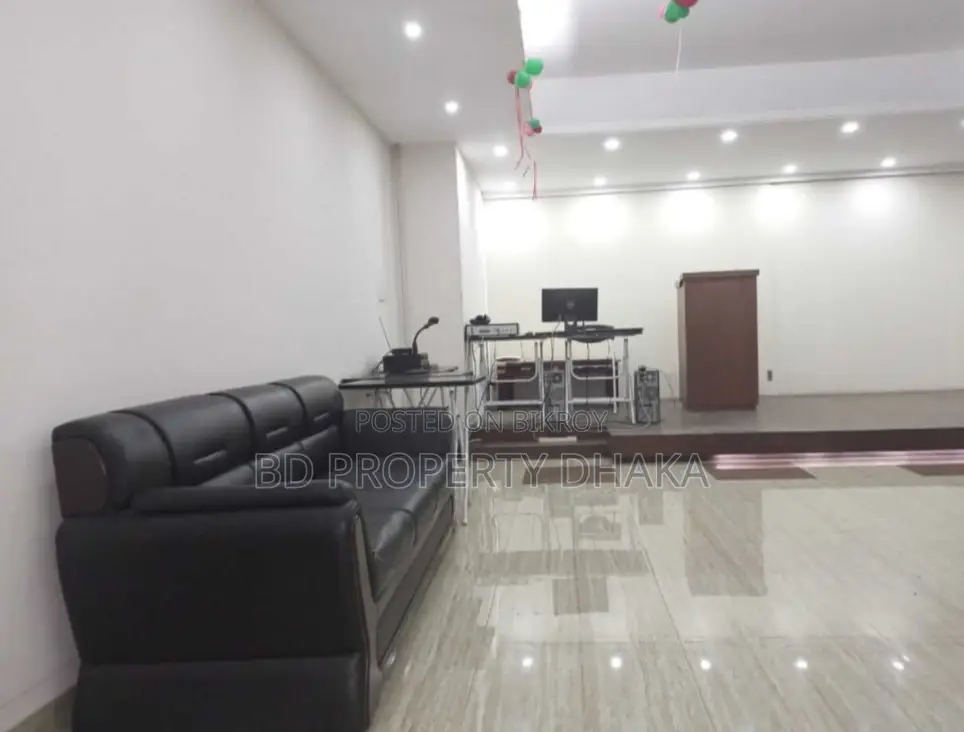 7800Sqft semi furnished open commercial space Rent in Banani