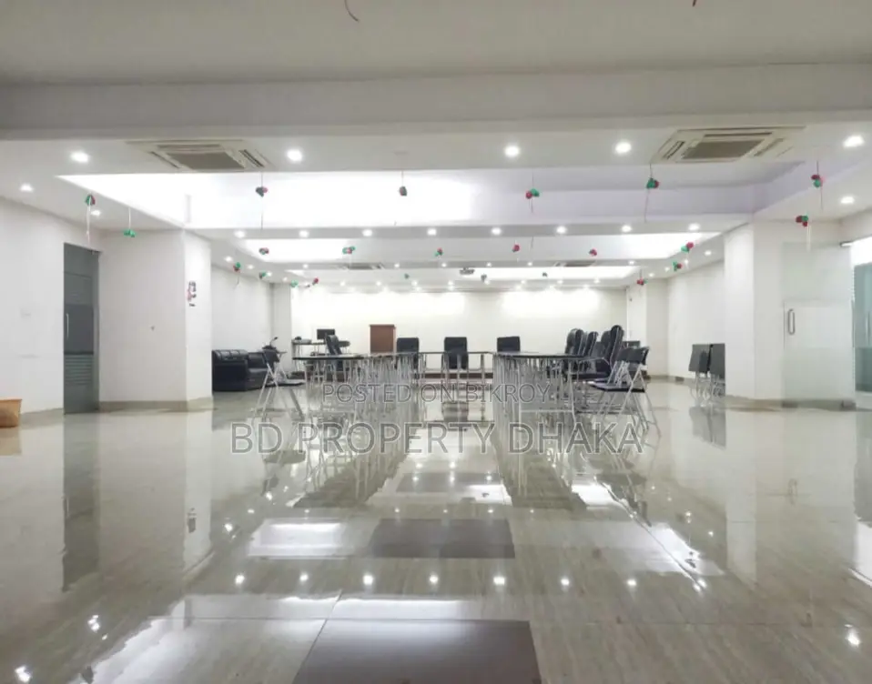 7800Sqft semi furnished open commercial space Rent in Banani