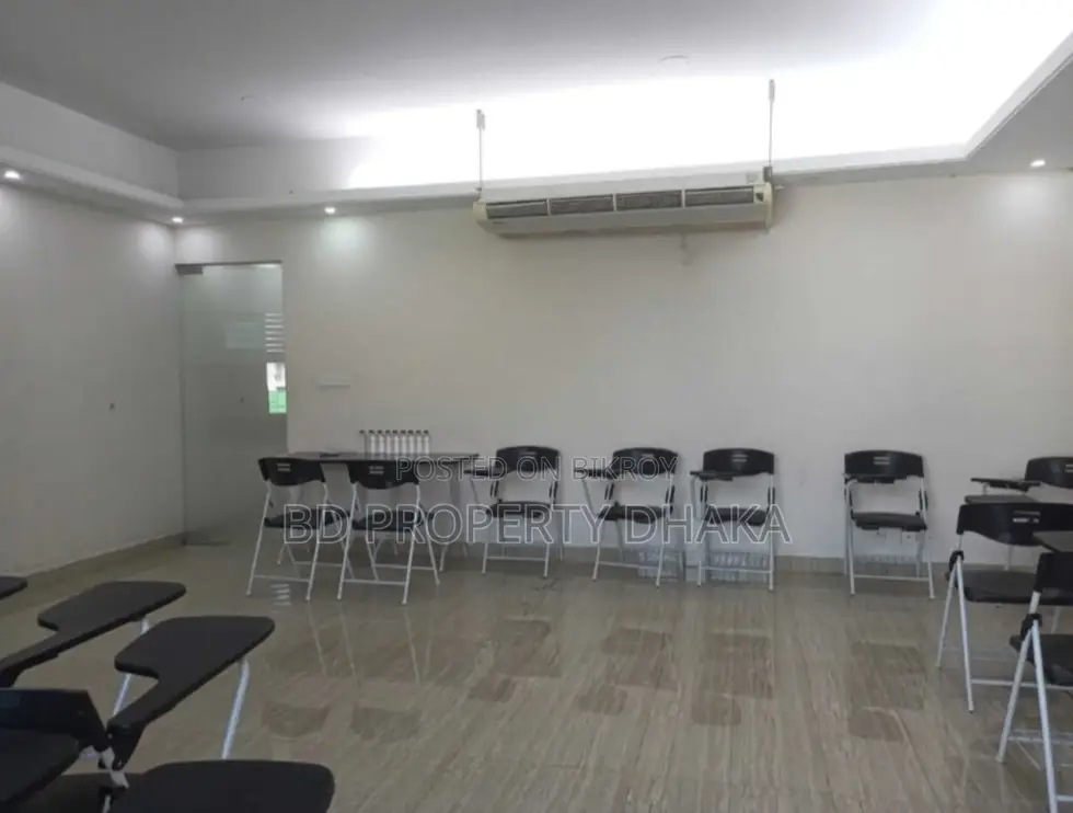 7800Sqft semi furnished open commercial space Rent in Banani