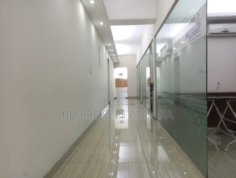 7800Sqft semi furnished open commercial space Rent in Banani