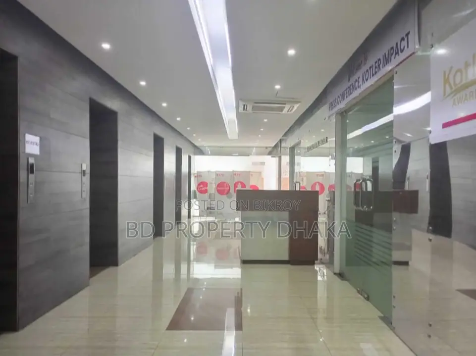 7800Sqft semi furnished open commercial space Rent in Banani