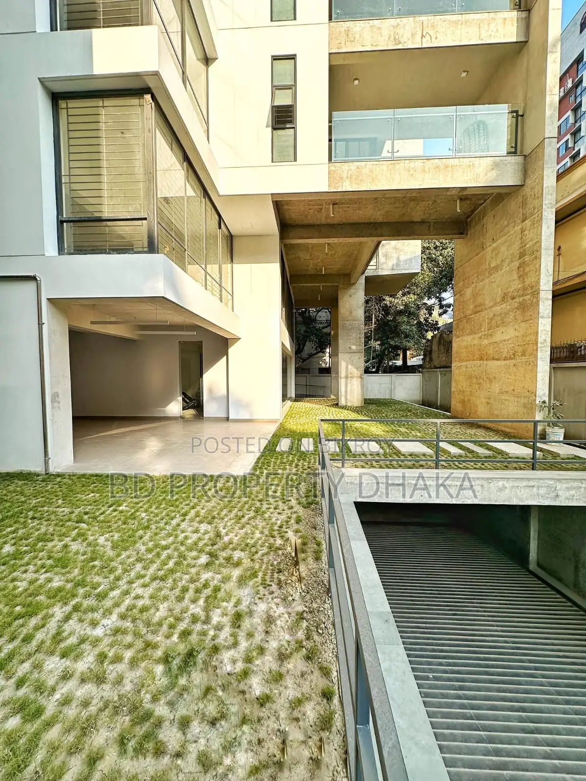 Luxurious Semi-furnished Apartments for Rent