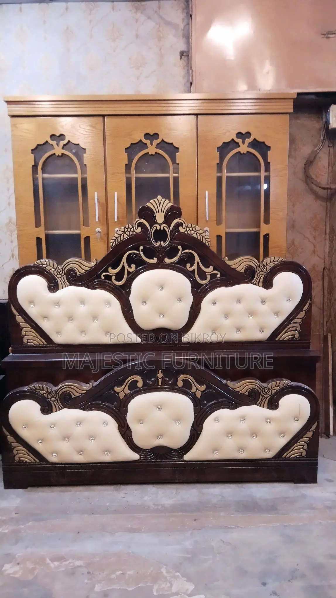 NEW BED 6/7 FEET LEATHER. M # 471