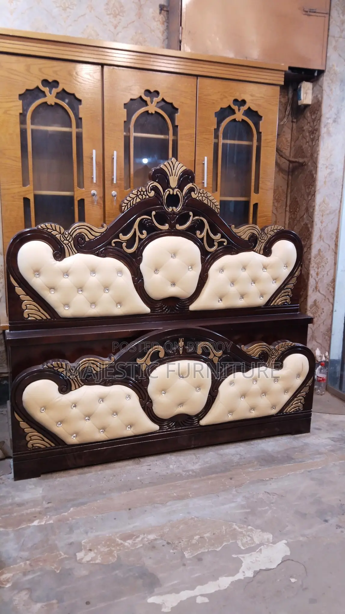 NEW BED 6/7 FEET LEATHER. M # 471