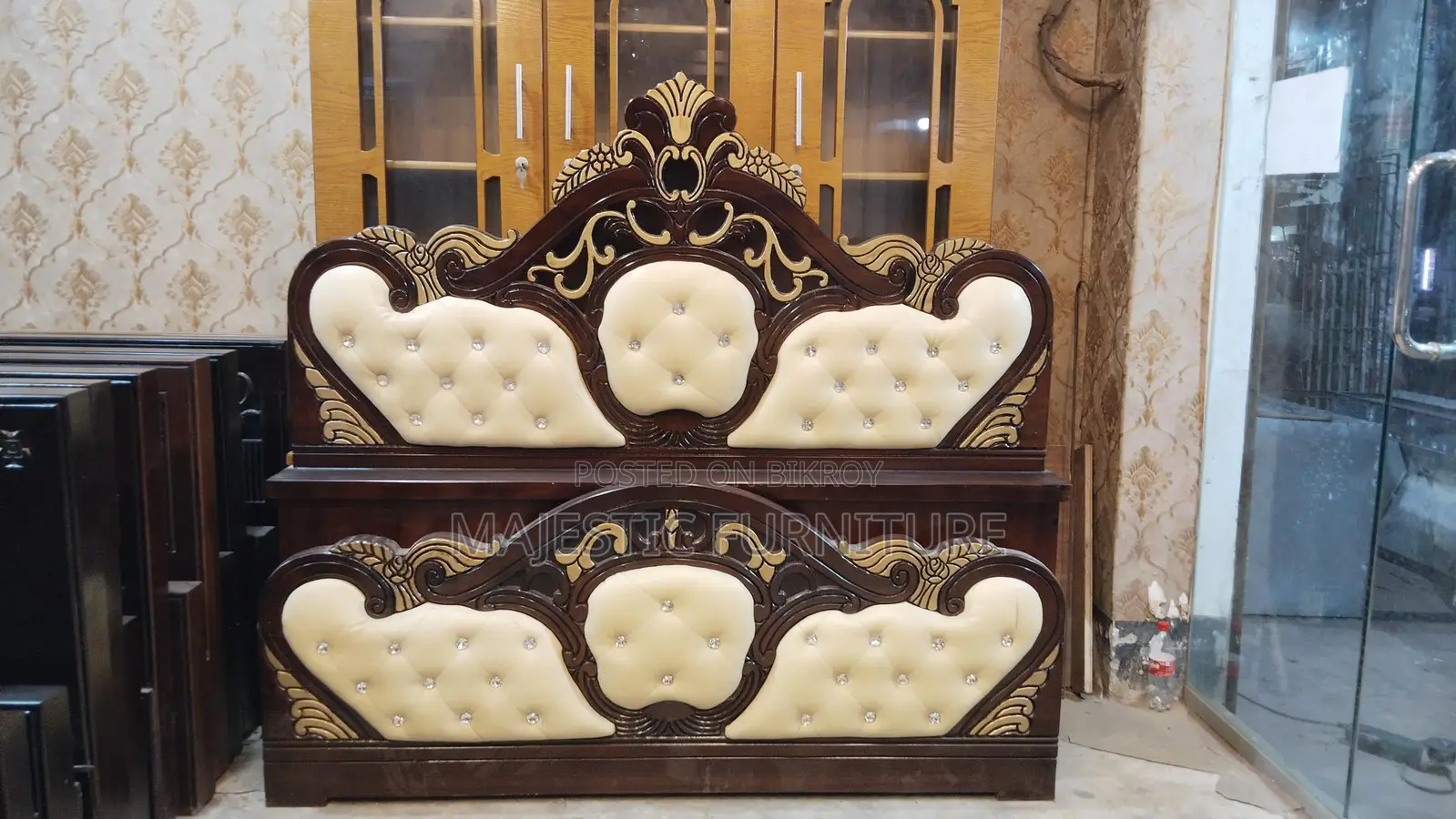 NEW BED 6/7 FEET LEATHER. M # 471