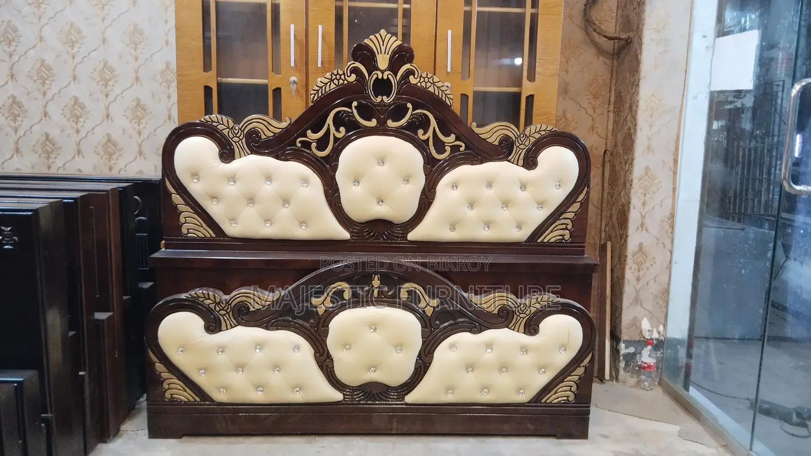 NEW BED 6/7 FEET LEATHER. M # 471