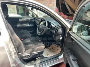 Toyota Axio EX PKG SILVER / 2020