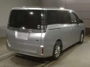 Toyota Voxy X Package-Silver 2020