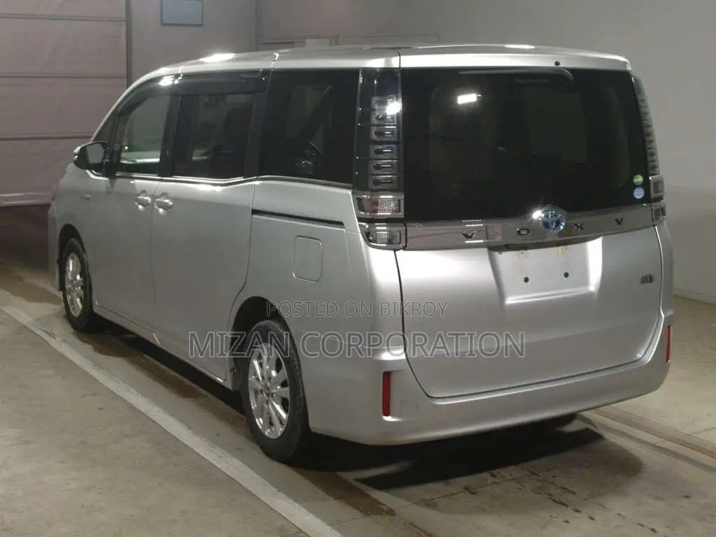 Toyota Voxy X Package-Silver 2020