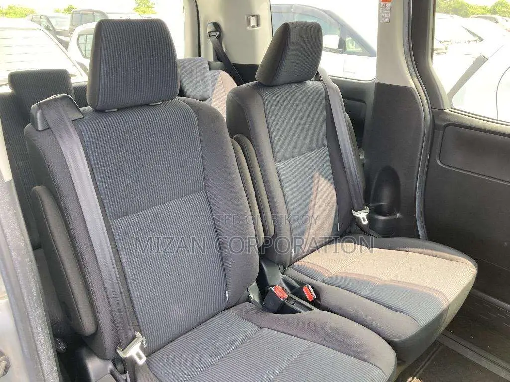 Toyota Voxy X Package-Silver 2020