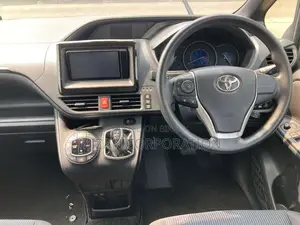 Toyota Voxy X Package-Silver 2020
