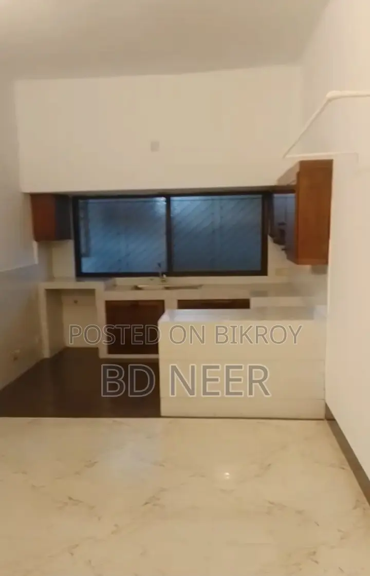 Ground Floor 2700 SqFt Office Space Available For Rent in Gulshan-2