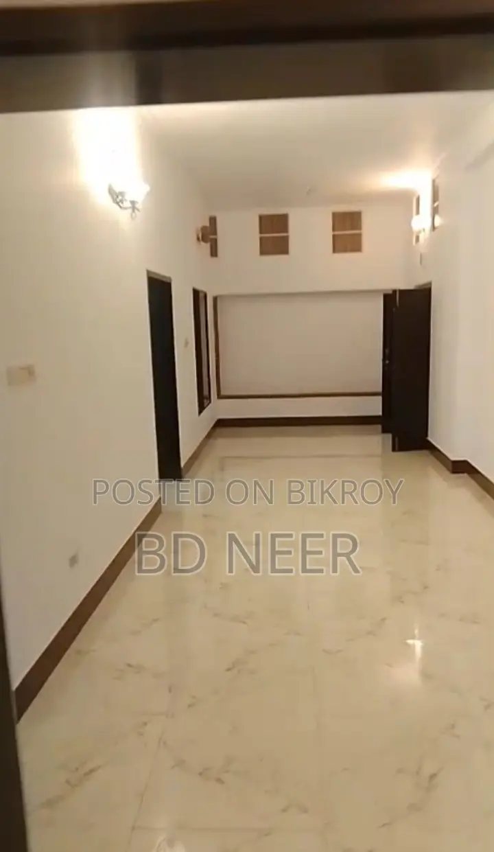 Ground Floor 2700 SqFt Office Space Available For Rent in Gulshan-2