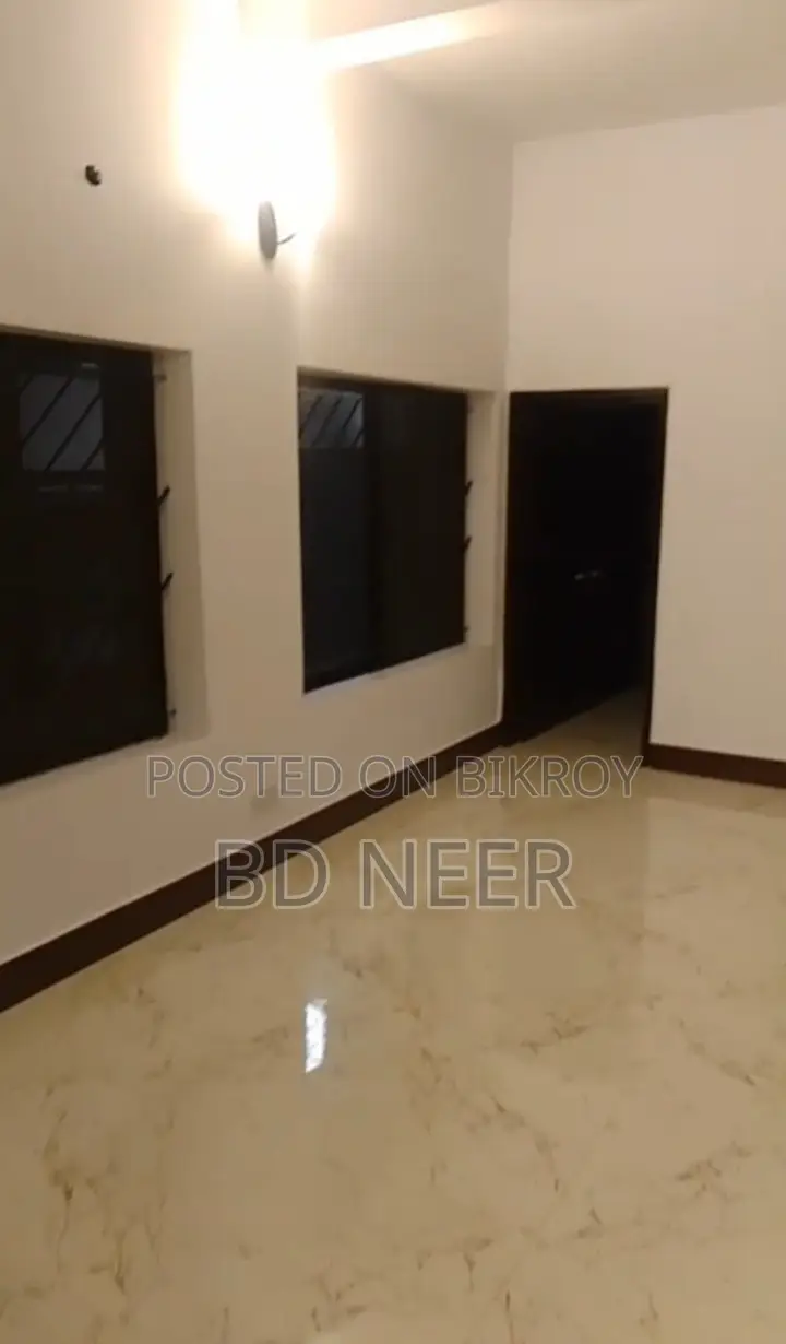 Ground Floor 2700 SqFt Office Space Available For Rent in Gulshan-2