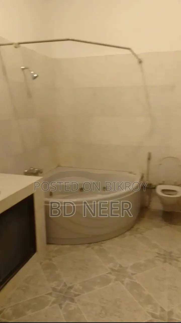 Ground Floor 2700 SqFt Office Space Available For Rent in Gulshan-2