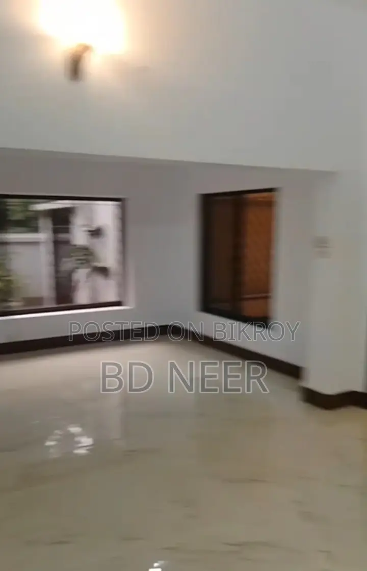 Ground Floor 2700 SqFt Office Space Available For Rent in Gulshan-2
