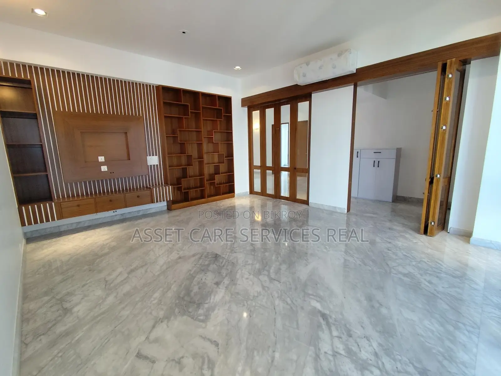 Gorgeous Marvel Lake View Gym-Pool New Apartment Rent North Gulshan
