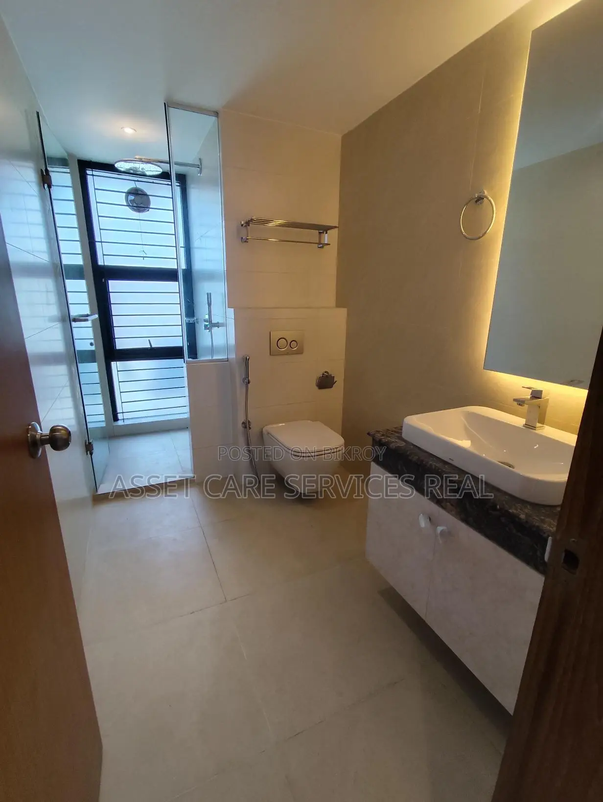 Gorgeous Marvel Lake View Gym-Pool New Apartment Rent North Gulshan