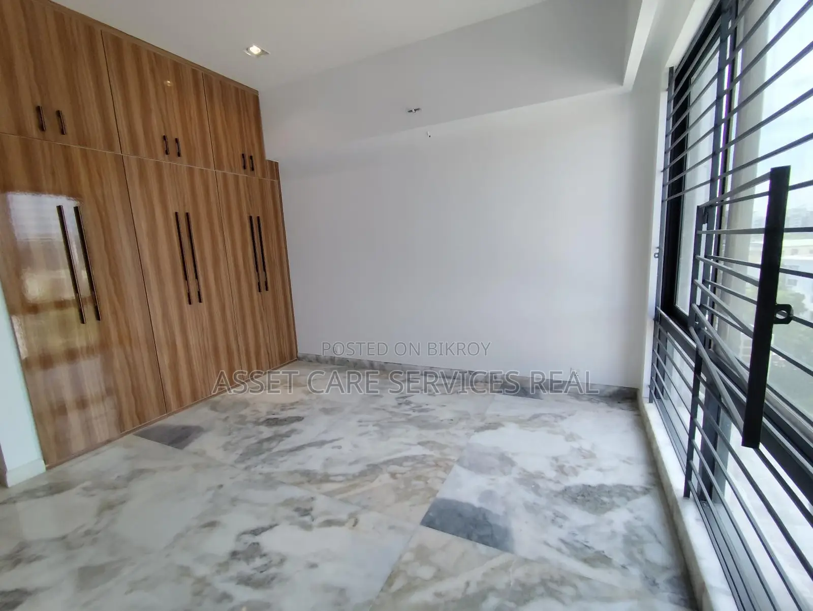Gorgeous Marvel Lake View Gym-Pool New Apartment Rent North Gulshan