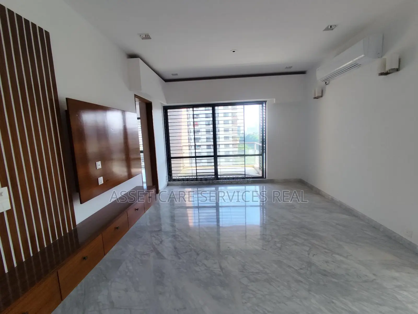 Gorgeous Marvel Lake View Gym-Pool New Apartment Rent North Gulshan