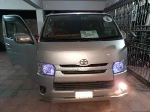 ভাড়ার জন্য হাইয়েস