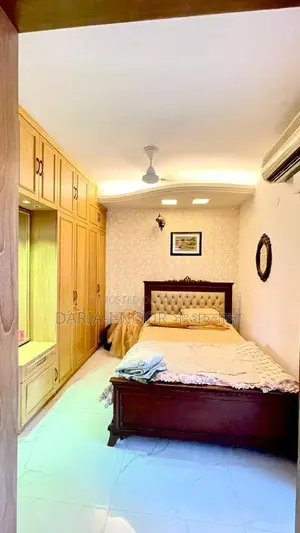 গুলশান ১ এ লেক সংলগ্ন তিতাস গ্যাস সংযোগসহ টপ ফ্লোর BTI এর ফ্ল্যাট বিক্রয়