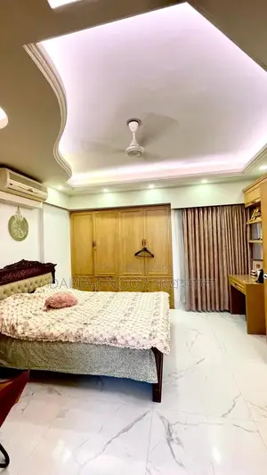 গুলশান ১ এ লেক সংলগ্ন তিতাস গ্যাস সংযোগসহ টপ ফ্লোর BTI এর ফ্ল্যাট বিক্রয়