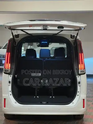 Toyota Noah Esquire Gi Premium 2017
