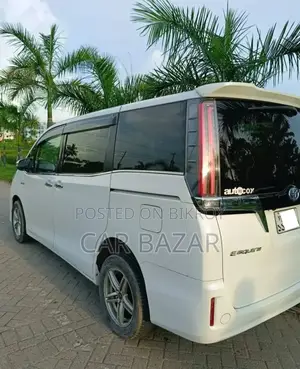 টয়োটা নোয়া এস্কয়ার জিআই প্রিমিয়াম ২০১৮