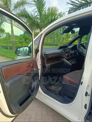 টয়োটা নোয়া এস্কয়ার জিআই প্রিমিয়াম ২০১৮