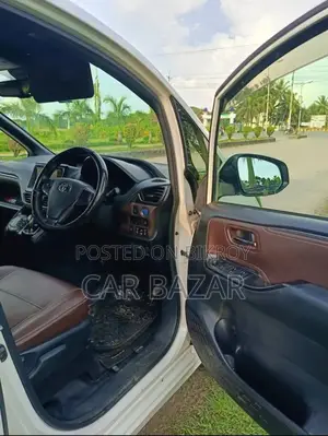 Toyota Noah Esquire Gi Premium 2018