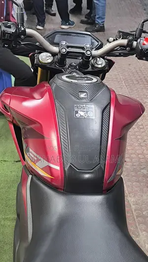 Honda Hornet 2025 Red