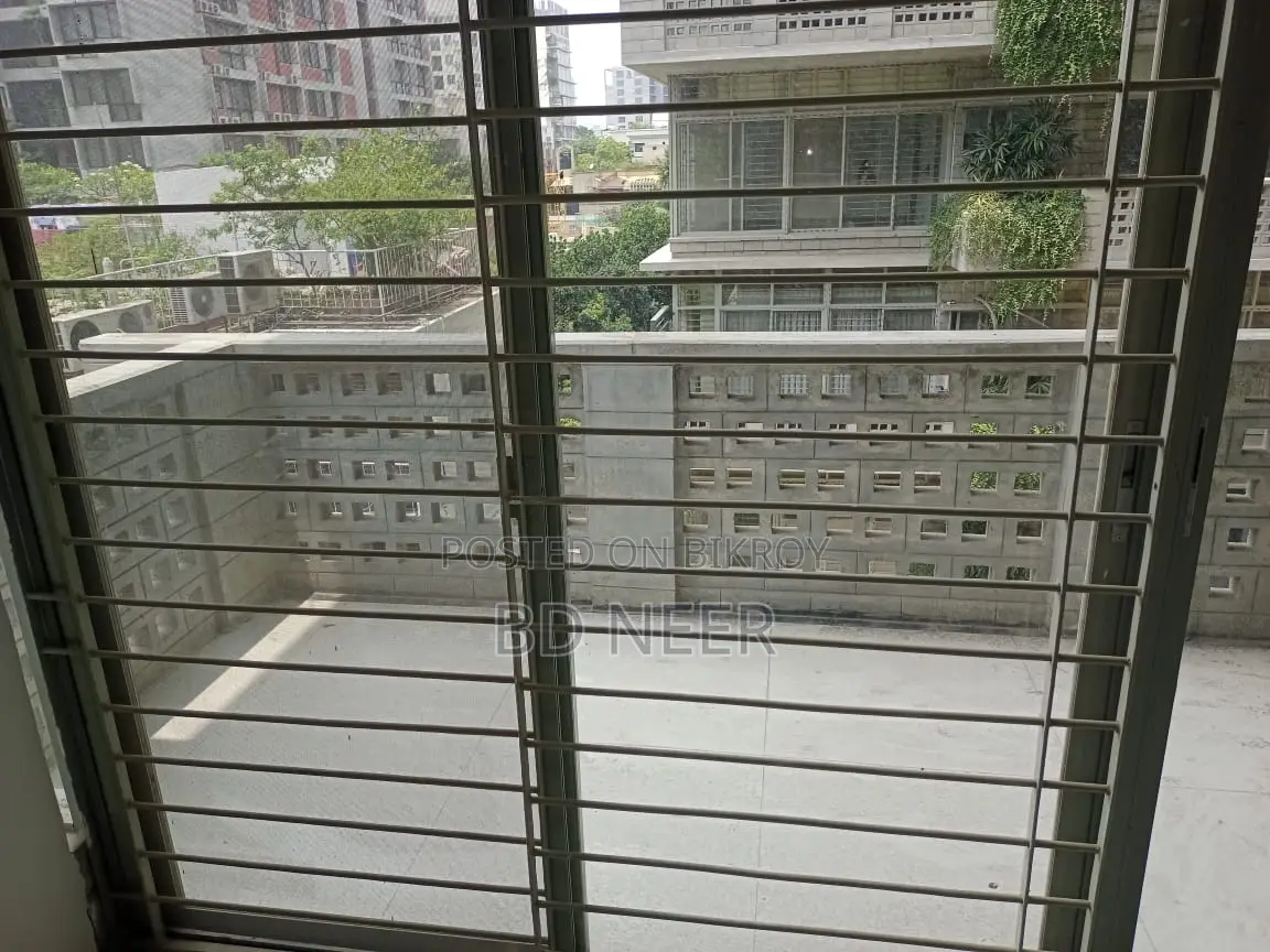 Dupleix Semi Furnished 4 Bed Room Flat Rent in Baridhara DIP