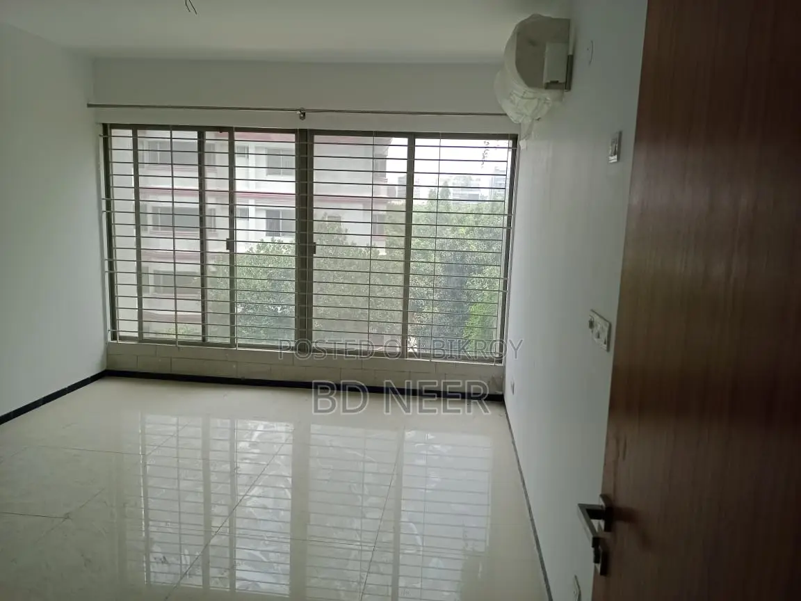 Dupleix Semi Furnished 4 Bed Room Flat Rent in Baridhara DIP