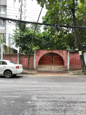 Land for sale on Baridhara Park Road