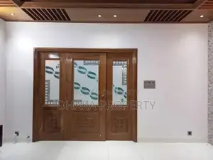 2600-Sqft 3 Bedrooms Nice Apartment Rent at E