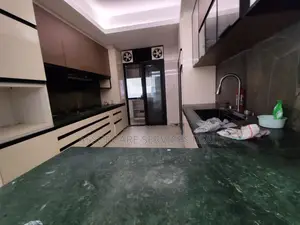 চমৎকার ডেকোরেশন জিম-পুল সুবিধাসহ ৪ বেড লাক্সারি অ্যাপার্টমেন্ট ভাড়ার জন্য