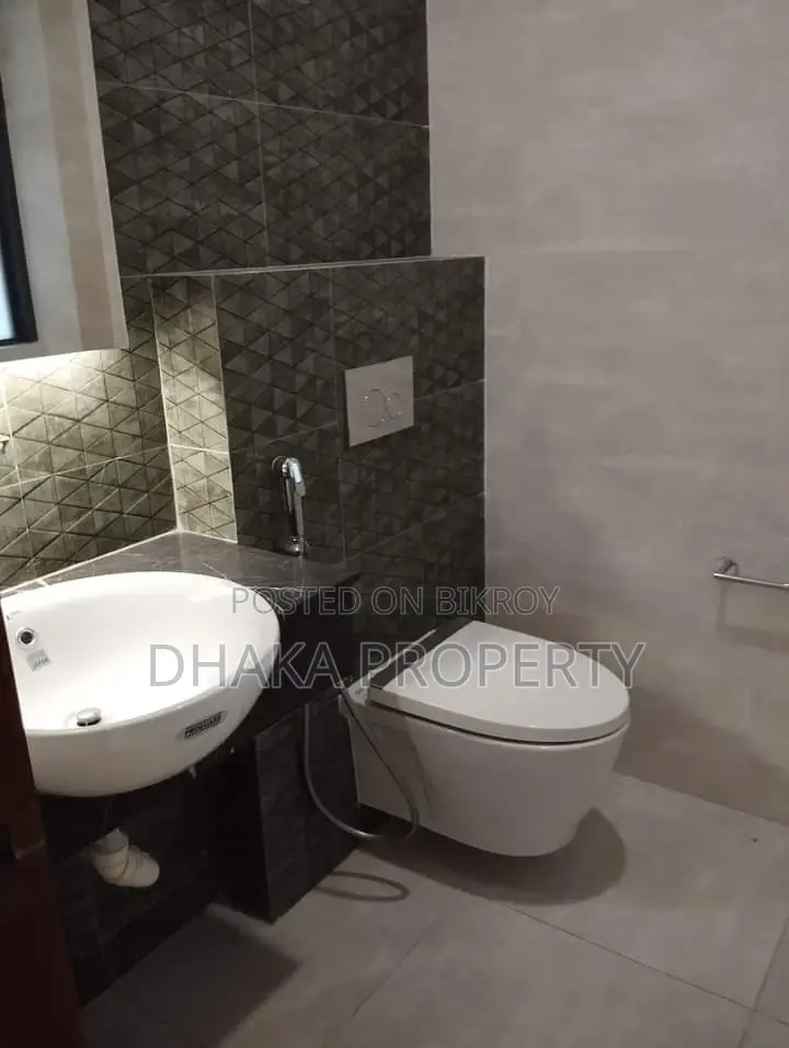 গুলশান নর্থে ৩৮০০ বর্গফুট ৪ বেডরুমের অ্যাপার্টমেন্ট ভাড়া