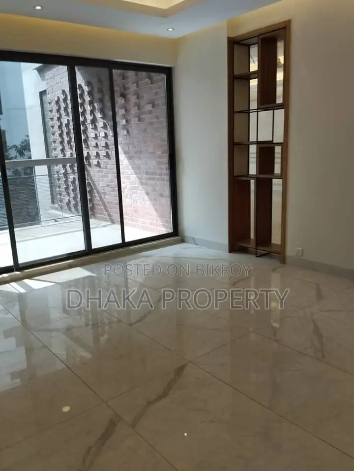 গুলশান নর্থে ৩৮০০ বর্গফুট ৪ বেডরুমের অ্যাপার্টমেন্ট ভাড়া